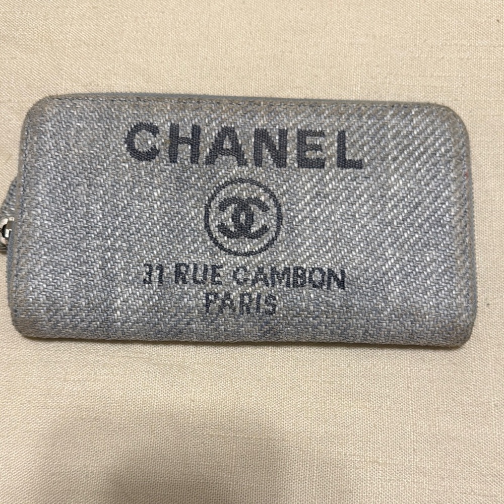 CHANEL Textured Gray Wallet